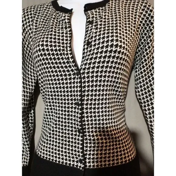 Dress barn soft flattering cardigan small - Picture 2 of 4